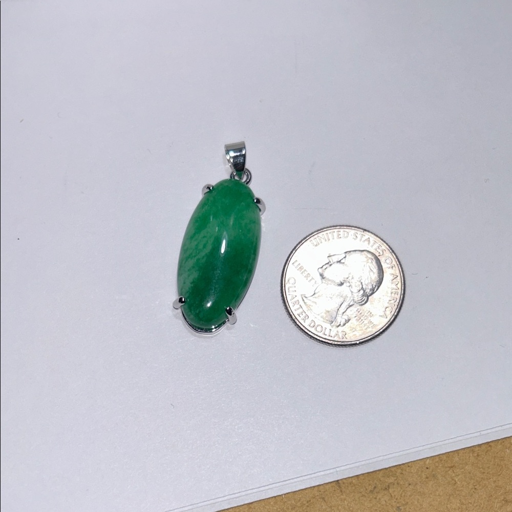 Gold Plate Alloy With Green Jade Oval Pendant - Picture 2 of 6